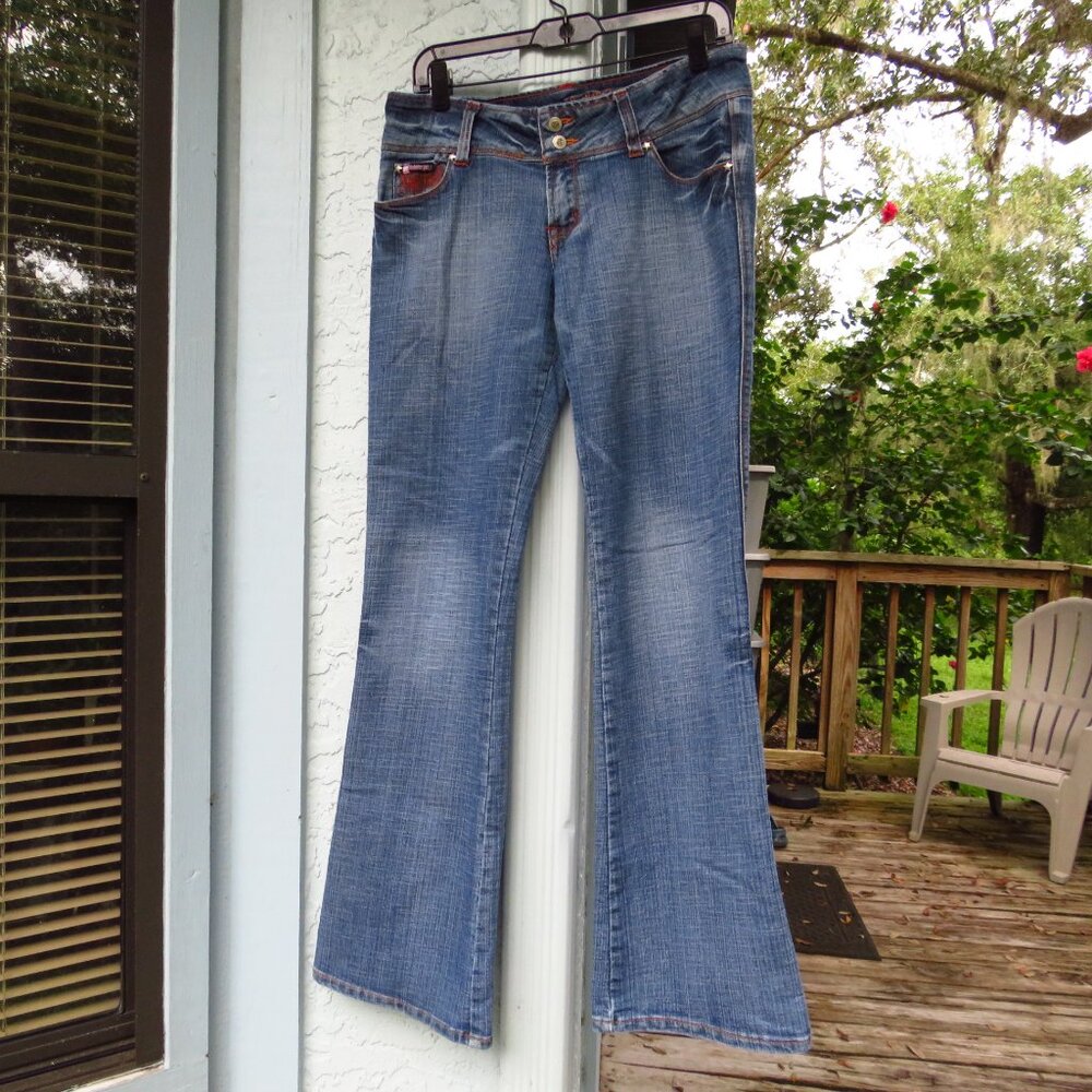 Womens Bubblegum Embroidered Jeans Juniors 9/10 Long Mid rise 8 1/2"